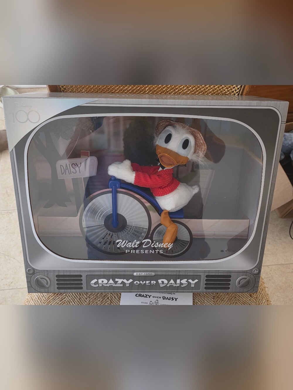 Disney 100 Years Of Wonder Crazy Over Daisy Donald Duck Collectible Display Set